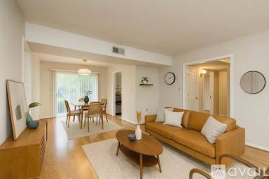 Main picture of 104 Country Club Dr