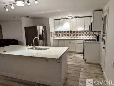Main picture of 1081 Francis St