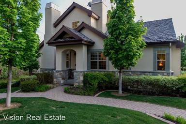 Main picture of 1016 E Waterford Ln