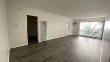 Main picture of 13423 Burbank Blvd