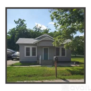 Main picture of 305 N Hogan St