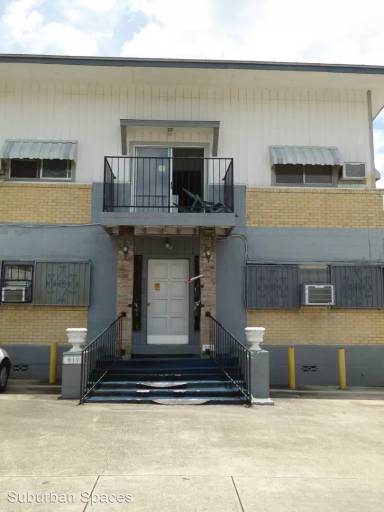 Main picture of 912 W Russell Pl