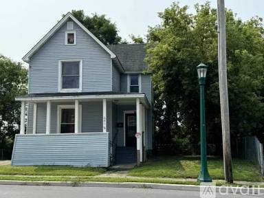 Main picture of 241 W Main St