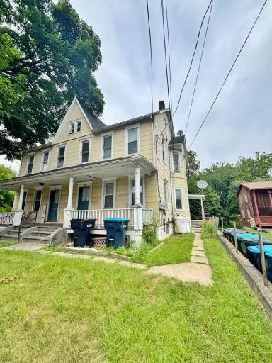 Main picture of 105-107 Main St