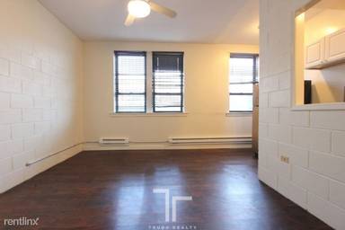 Main picture of 3345 N Marshfield Ave