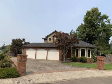 Main picture of 12275 SE Blaine Dr
