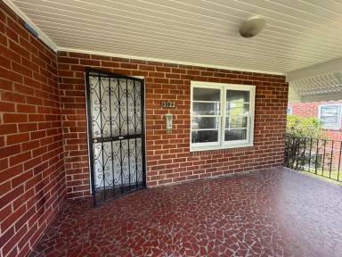 Main picture of 3122 Baldwin St