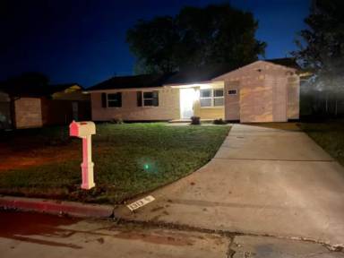 Main picture of 1313 SE Clover Ln