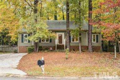Main picture of 10 Fox Chase Ln