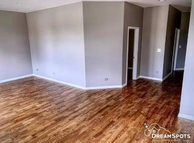 Main picture of 4752 S Michigan Ave