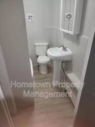 Main picture of 338 W 2nd St