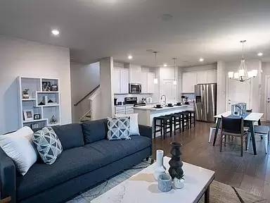 Main picture of 1534 Olympic Ln