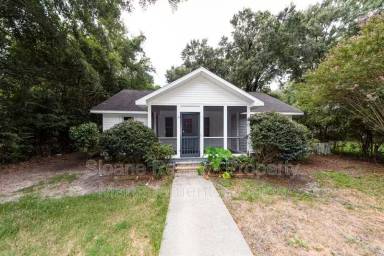 Main picture of 1621 Poinsetta Rd