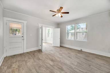 Main picture of 310 E Lambright St