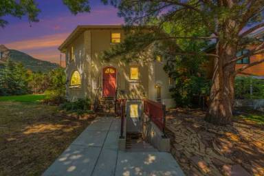 Main picture of 821 Lincoln Pl