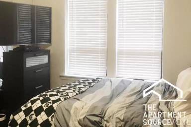 Main picture of 3345 N Marshfield Ave