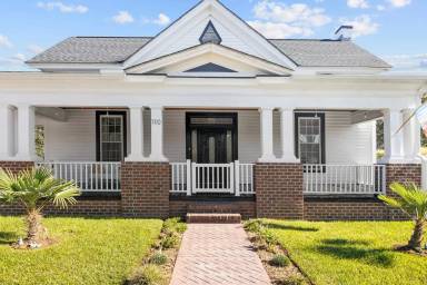 Main picture of 110 N Church St