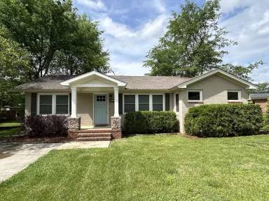 Main picture of 1931 Stevens Dr NE