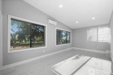 Main picture of 1300 NW 90th St