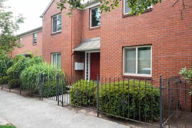 Main picture of 2409 SE 51st Ave