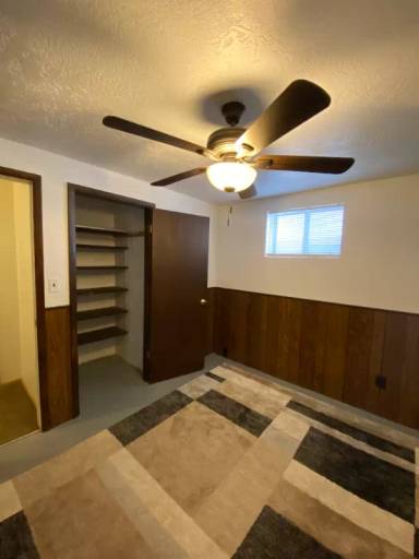 Main picture of 986 Cedar Knls W