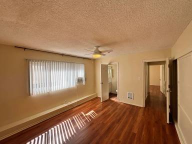 Main picture of 1540 N Laurel Ave