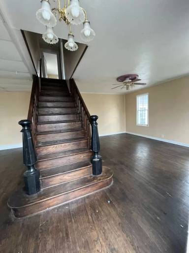 Main picture of 239 E High St