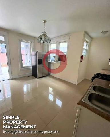 Main picture of 425 Spring St