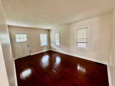 Main picture of 1131 Berry Blvd