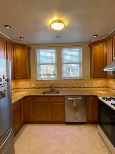 Main picture of 6749 Juno St