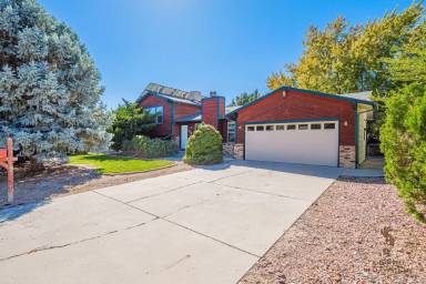 Main picture of 587 Starlight Dr