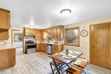 Main picture of 300 Simonet St