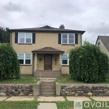 Main picture of 131 8th Ave N