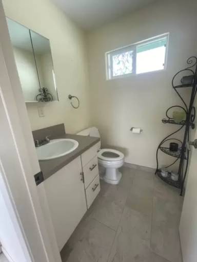 Main picture of 5 Leone St