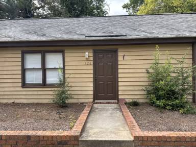 Main picture of 128 Erinvine Ct