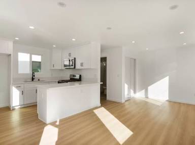 Main picture of 2240 S Burnside Ave