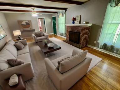 Main picture of 132 W Conestoga Rd