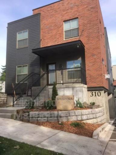 Main picture of 310 NE Maple St