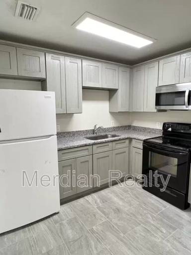 Main picture of 7210 SW 45th Pl