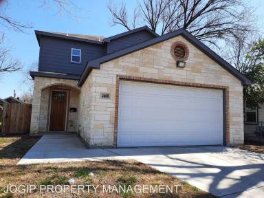 Main picture of 4600 Jamaica St