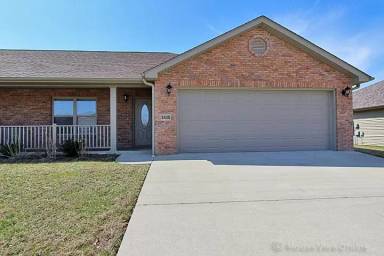 Main picture of 2435 - 2437 Travelers Way