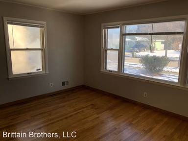 Main picture of 5903 N 79th St