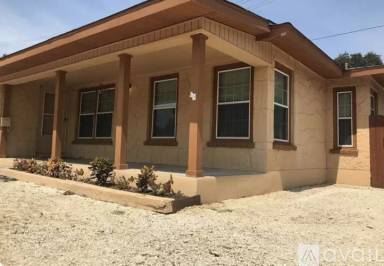 Main picture of 211 Latch Dr