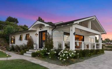 Main picture of 73 Rockinghorse Rd