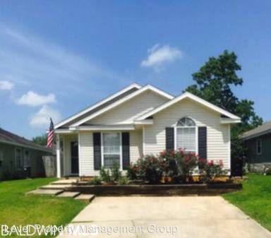 Main picture of 703 Crystal Wells Ct N