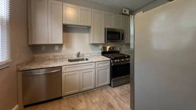 Main picture of 25 Poinsettia Pl
