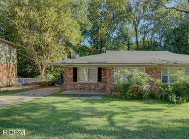 Main picture of 2711 Clayton Dr NW