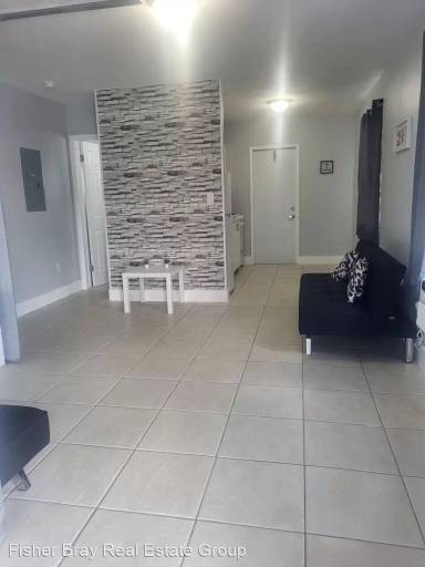 Main picture of 401 NW 43rd Ct