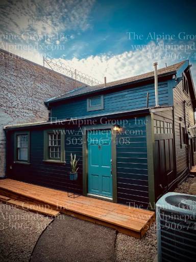 Main picture of 604 NE San Rafael St