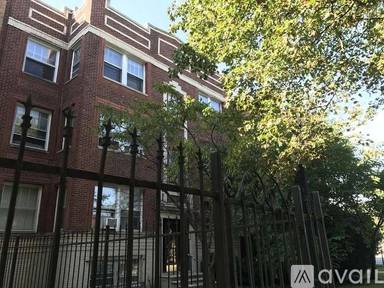 Main picture of 4750 N Malden St